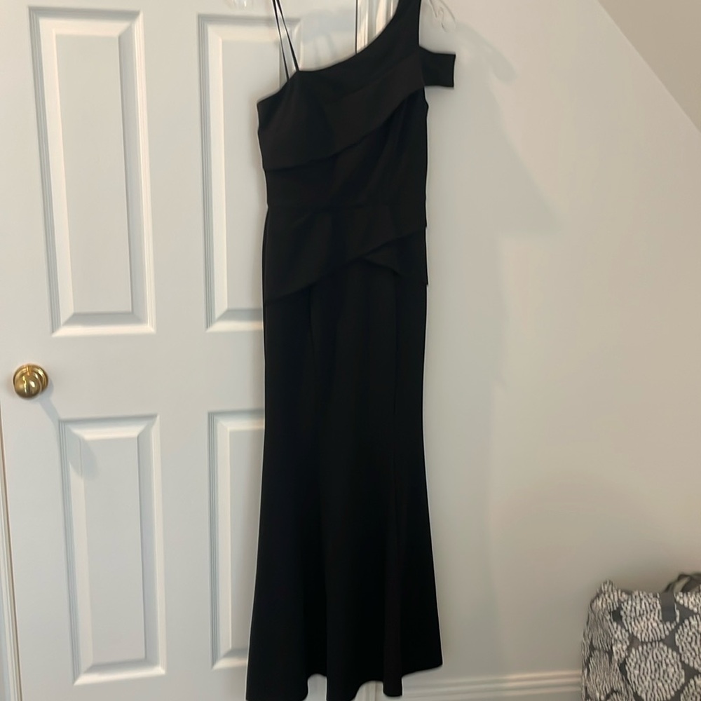 Cachet gown, size 4 black